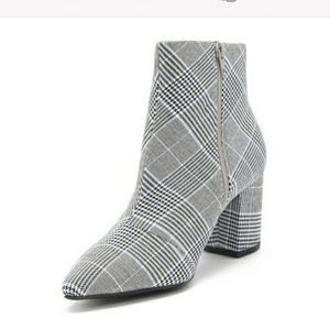 FOREVER 21 BLACK AND WHITE PLAID ANKLE BOOTS